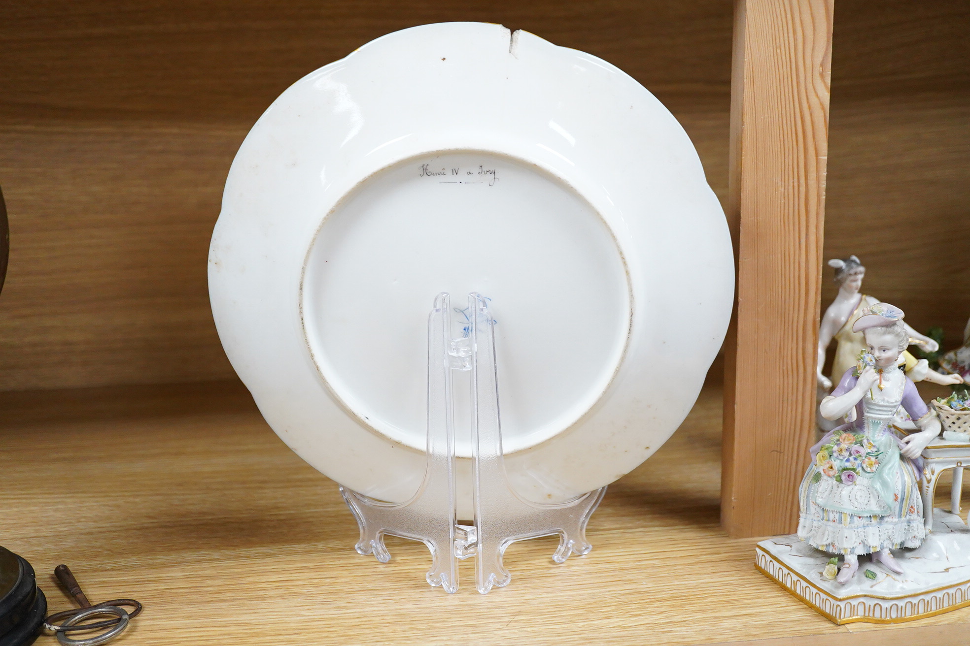 A Sevres style cabinet plate, with a central cartouche of Henri IV at the battle of Ivry 25.5cm diameter.